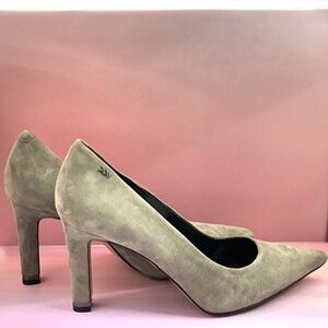 Gray Suede Leather Pumps by DKNY. NWOT. Women’s US 9.5/EU 40.5